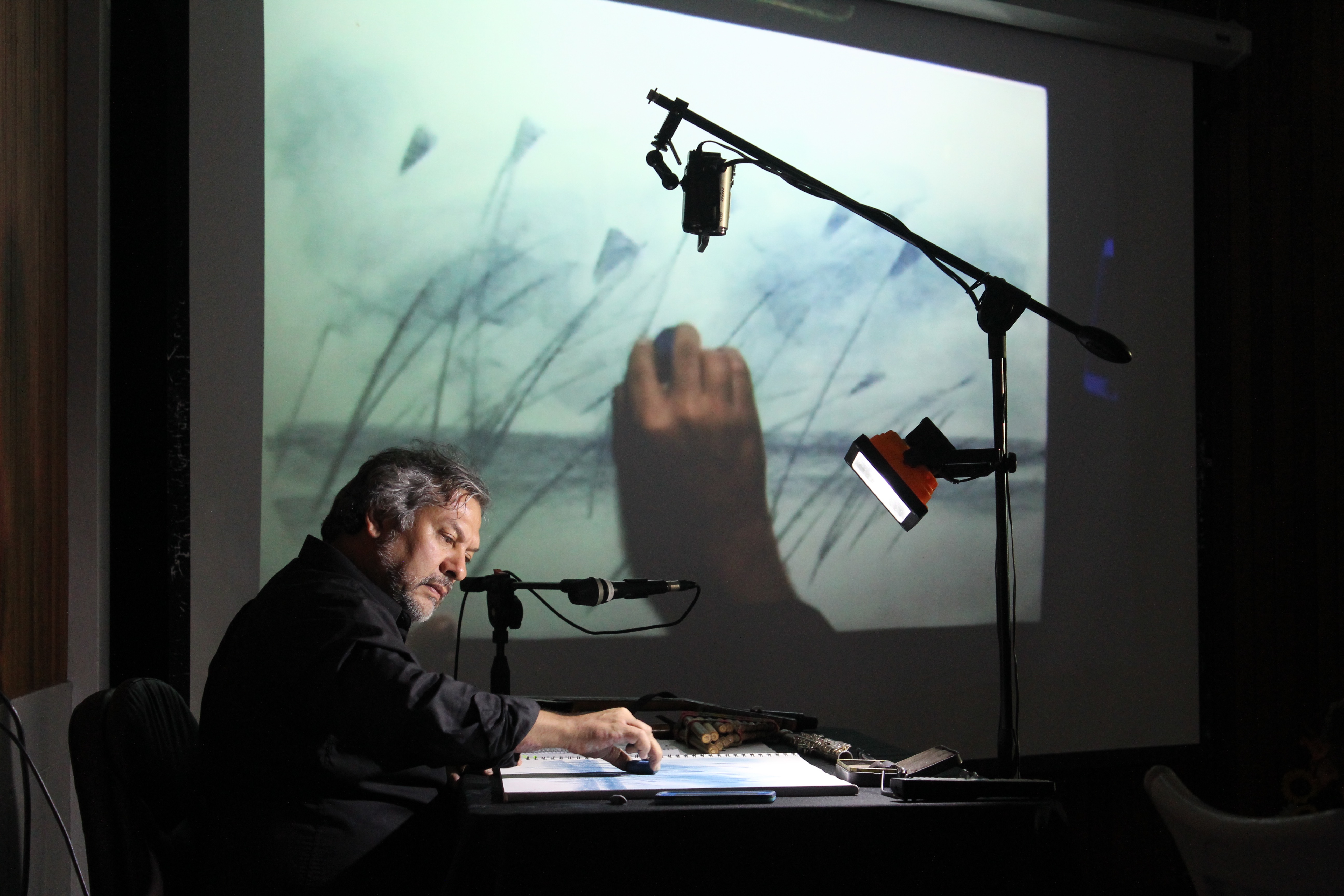  Recital performativo “Continente de Esperas”. Intervención plástica del artista Manuel Zumbado Retana. 