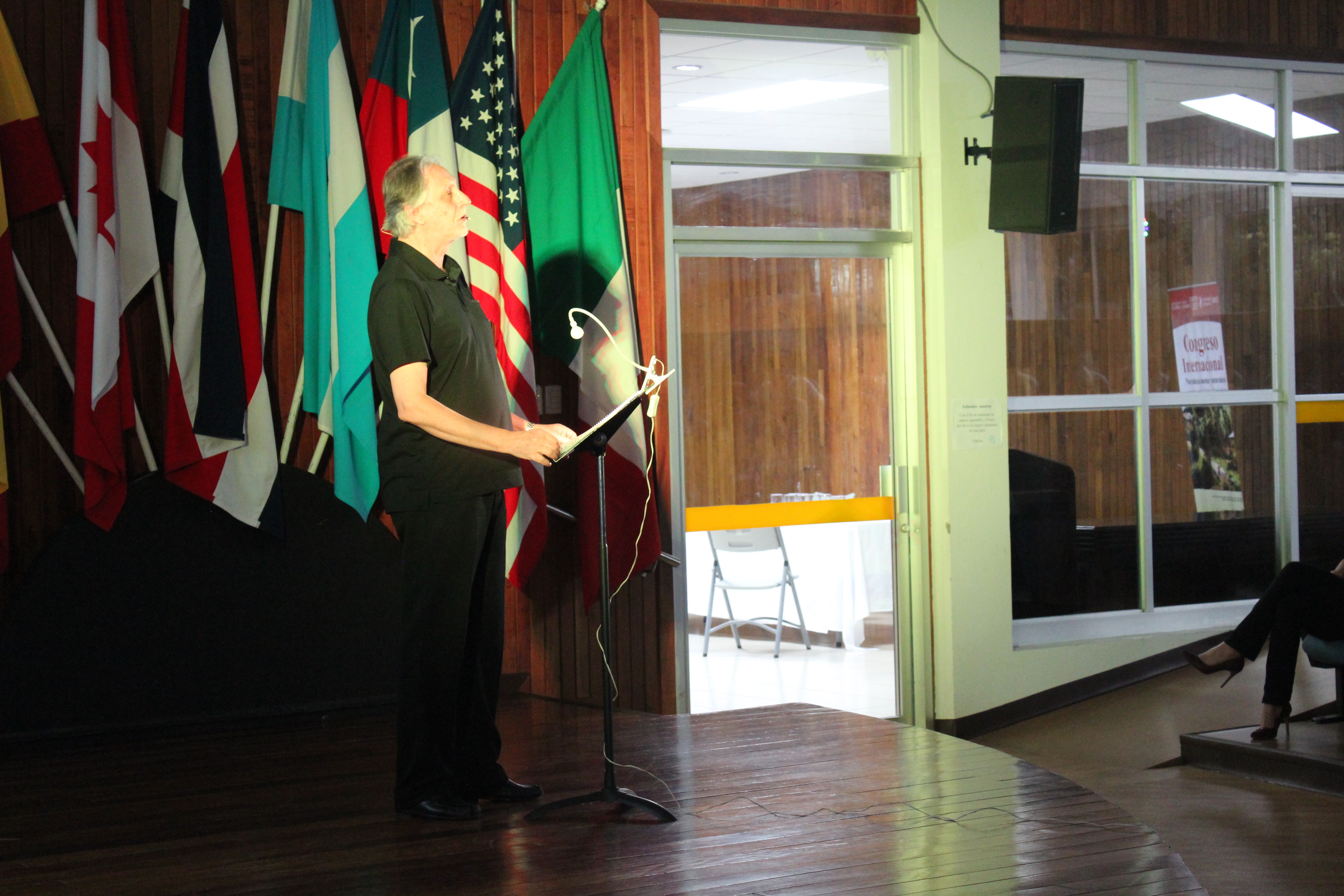 Recital performativo “Continente de Esperas”. Presentación a  cargo de Luis Thenom, poeta de la Universidad de Laval, Canadá.  