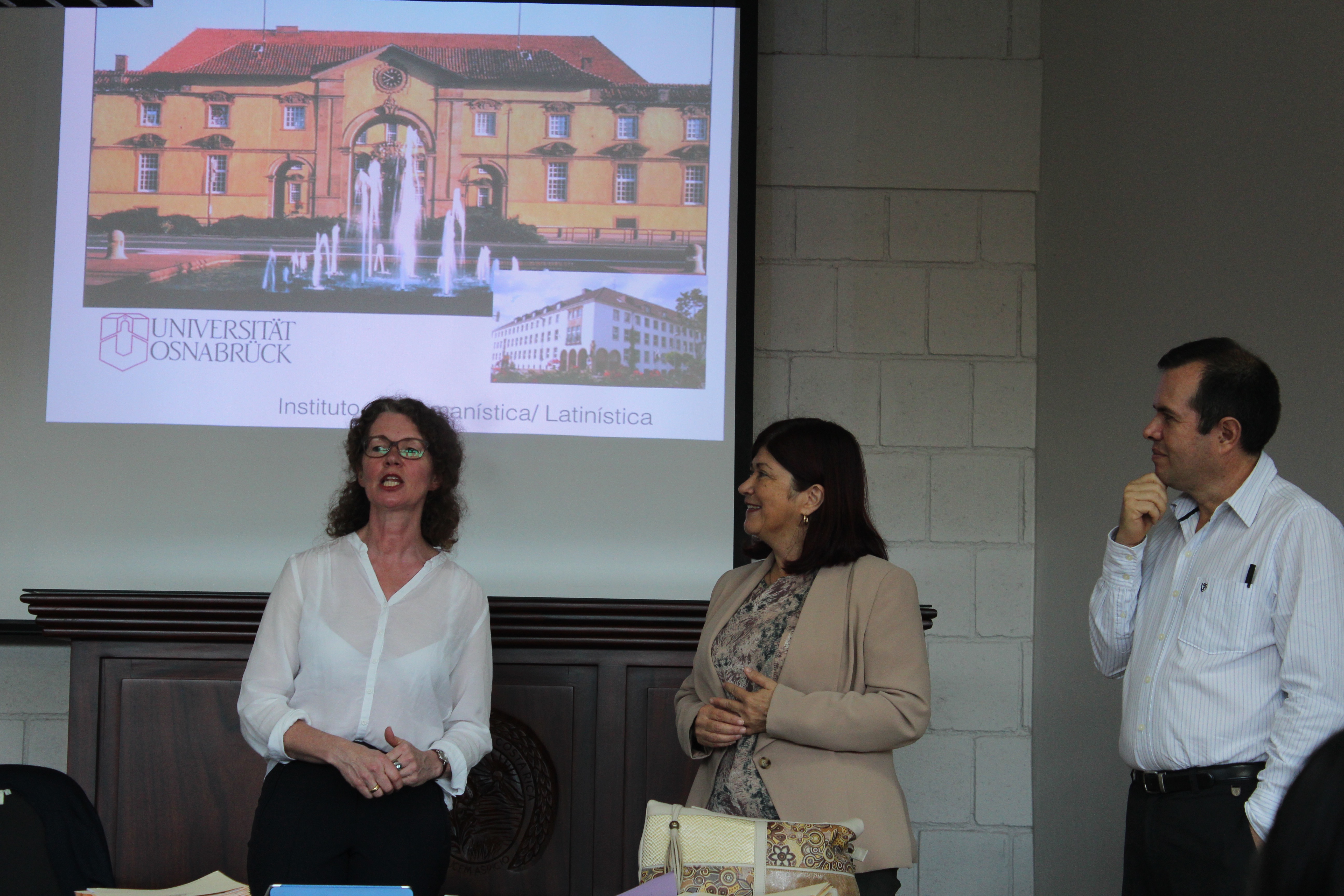 Recibimiento a la Dra. Susane Schlunder, por la Dra. Magdalena Vásquez y el Dr. Francisco Rodríguez Cascante. 