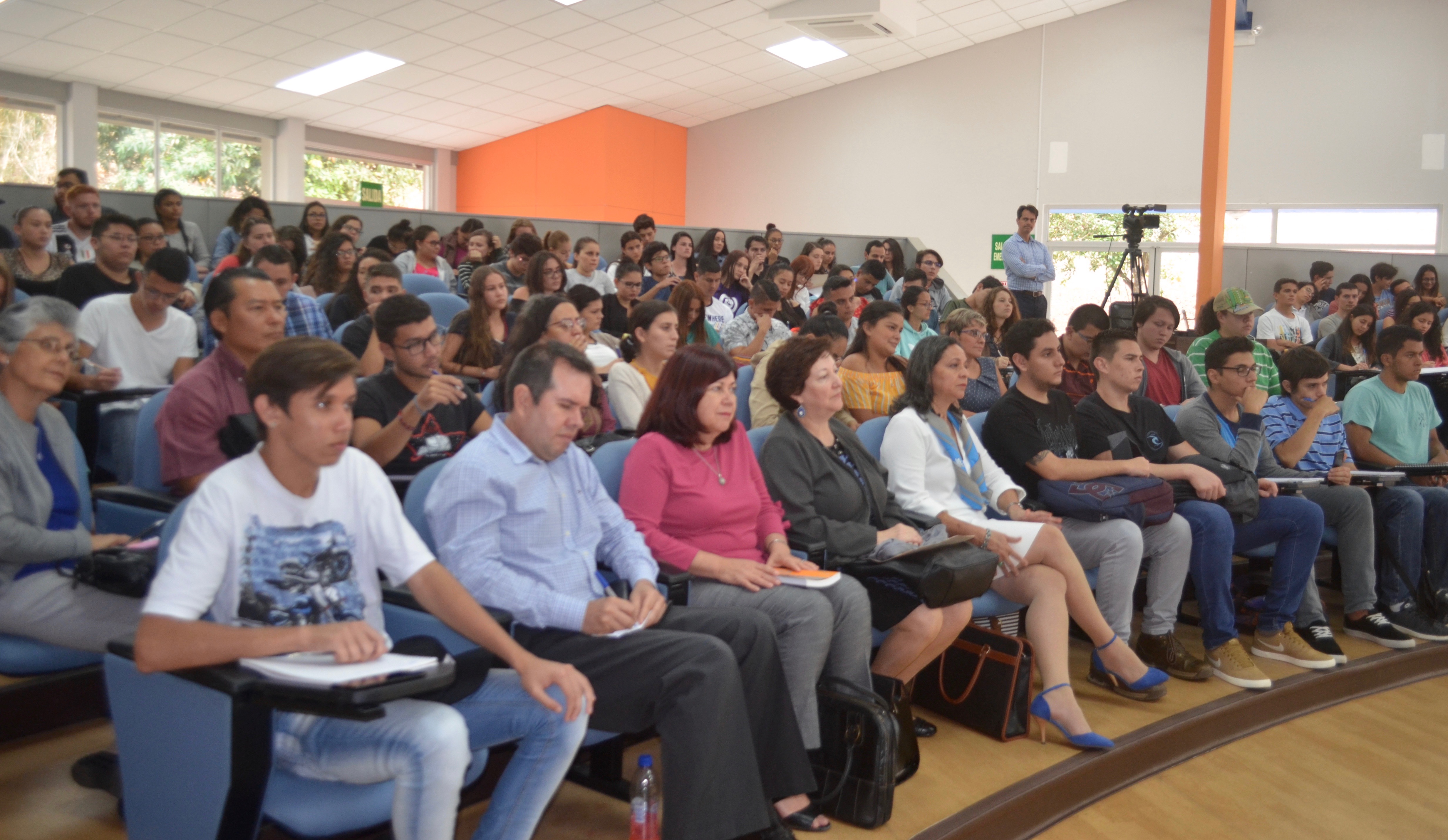 Público participante; Auditorio, Sede de Occidente.