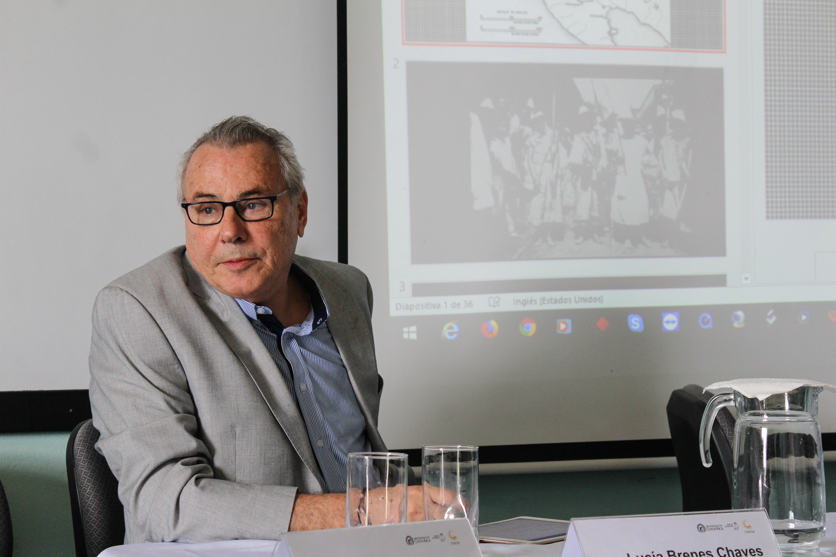 Sr. Alejandro Bendaña, autor del libro.