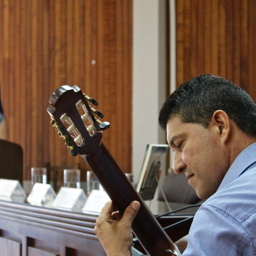 Lectura de poemas musicalizados Lic. Antonio Varela Sancho y Delia Campos Rodríguez