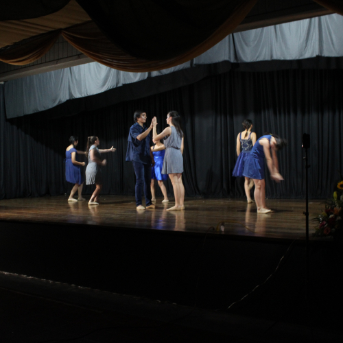 Muestra coreográfica; estudiantes participantes en el proyecto.
